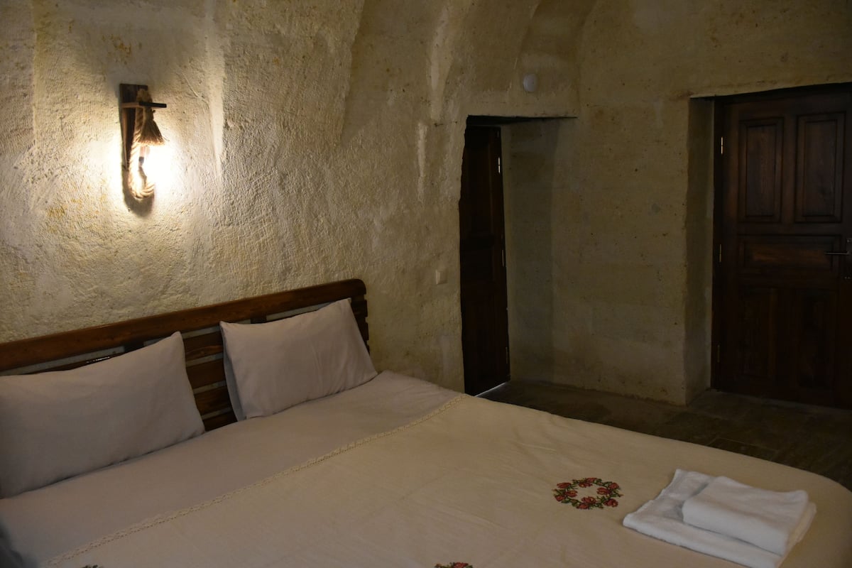 Basic Double Room | Blackout drapes, free WiFi, bed sheets