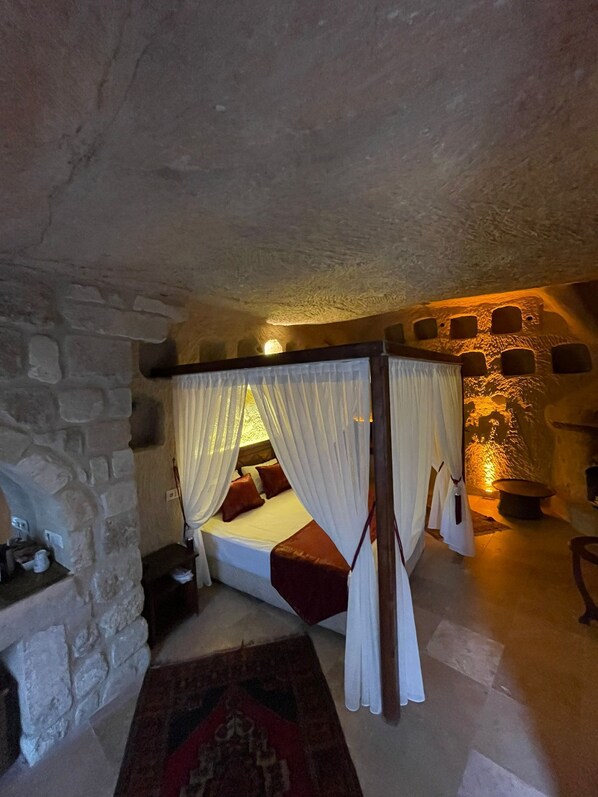 Blackout drapes, free WiFi, bed sheets