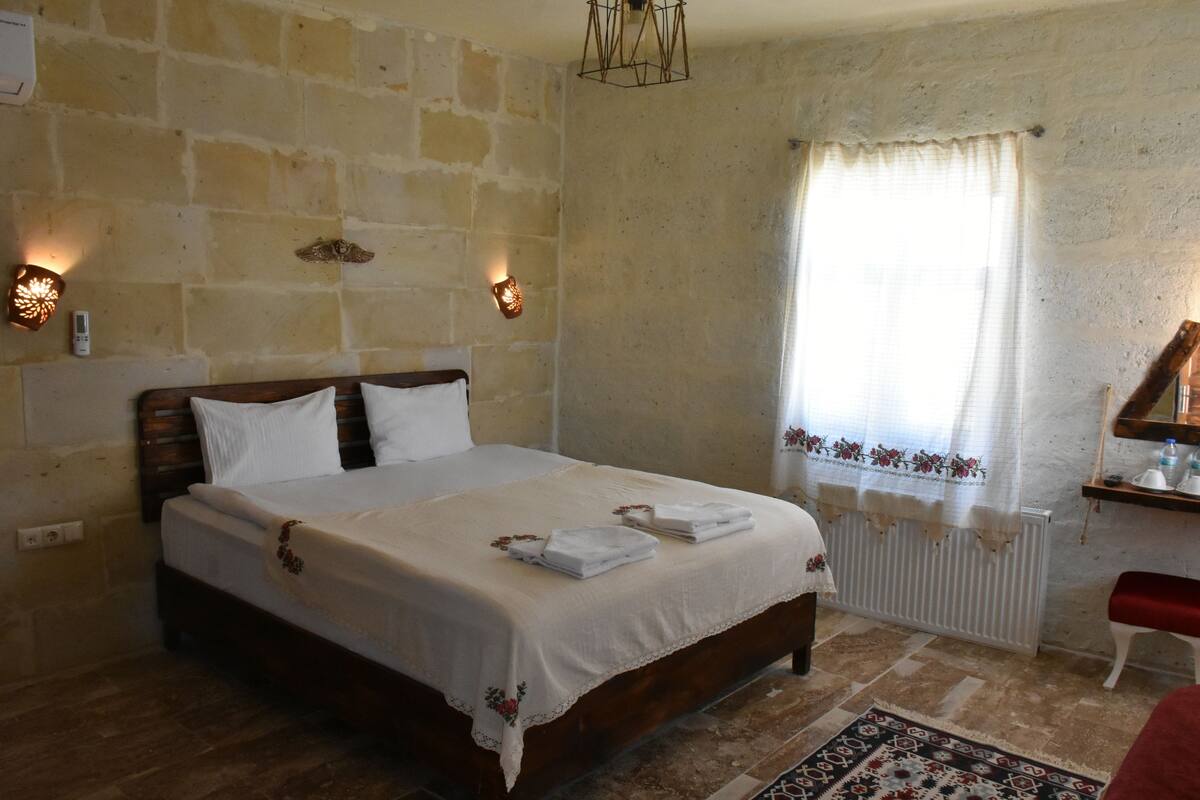 Junior Double Room | Blackout drapes, WiFi (free), bed sheets