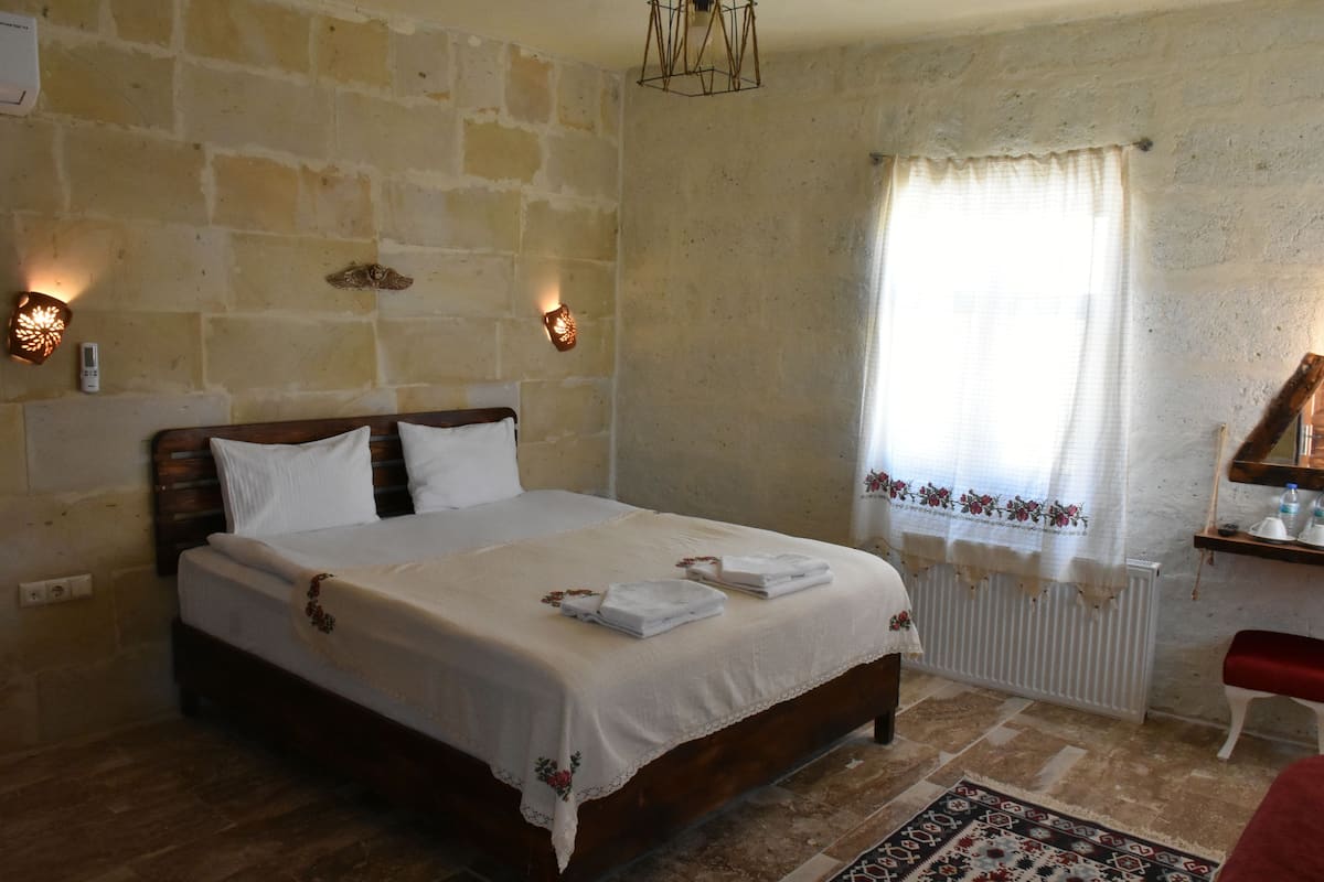 Junior Double Room | Blackout drapes, free WiFi, bed sheets