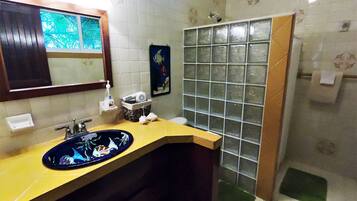 Family Single Room | Bathroom | Shower, rainfall showerhead, towels, soap