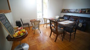 Free daily continental breakfast