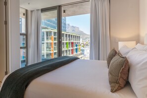 Egyptian cotton sheets, premium bedding, pillow-top beds, desk - Mirage - WHosting (Cape Town)