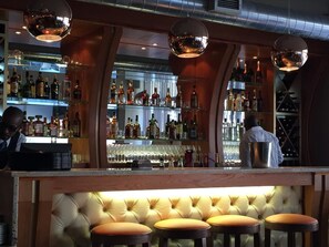 酒吧（店内）