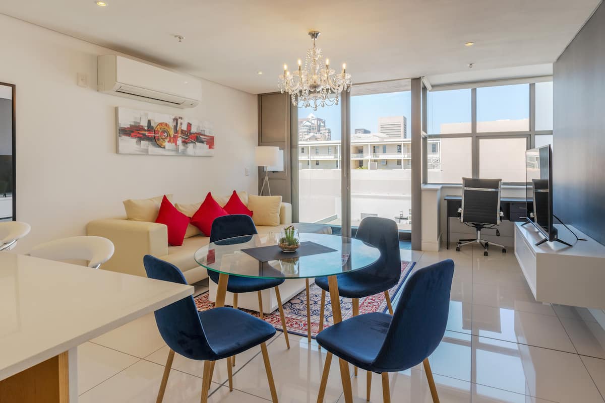 Suite de lujo, 1 habitación, cocina, vista a la montaña | Servicio a la habitación