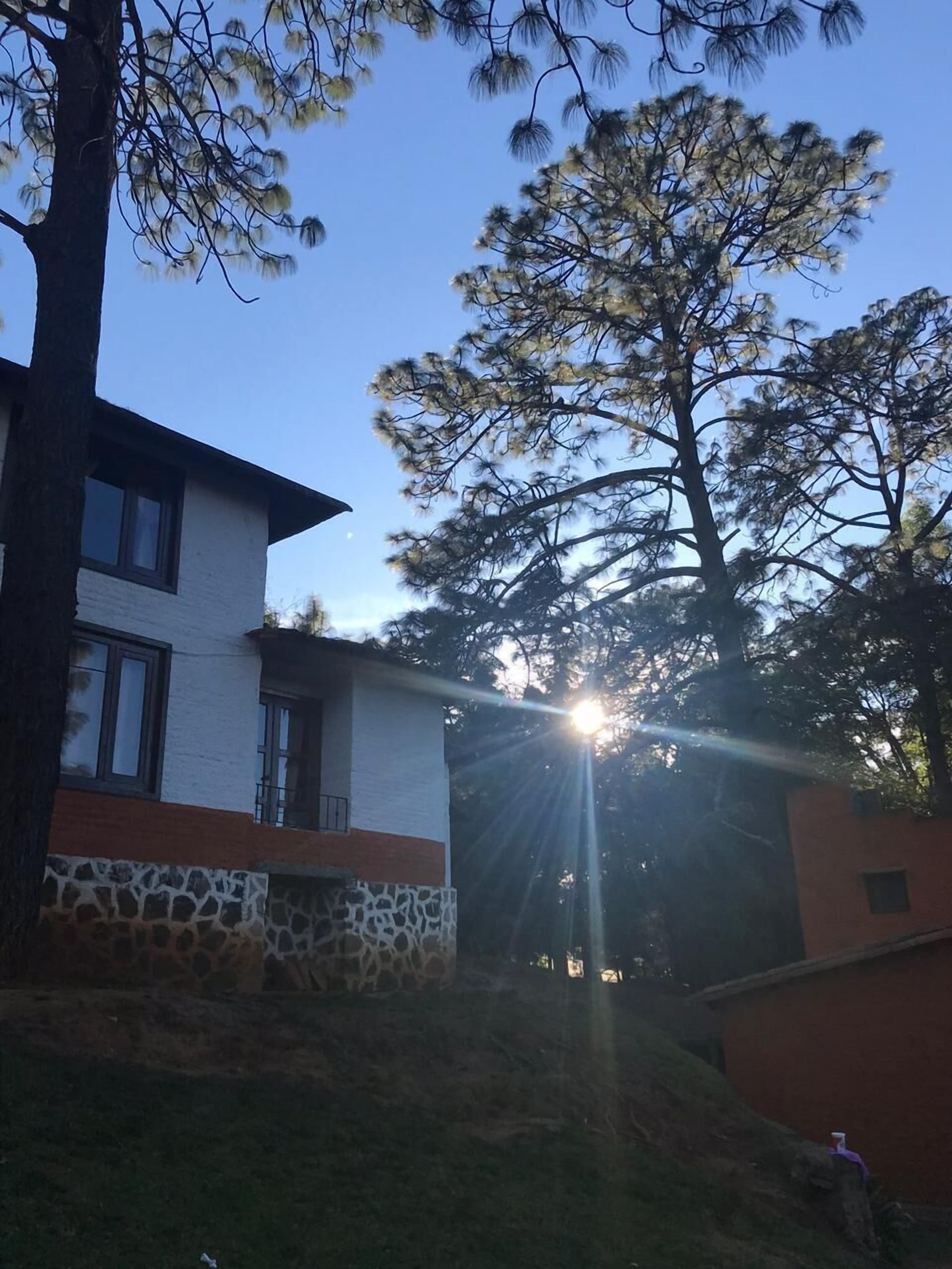 Vista frontal de la propiedad