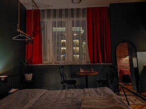 Deluxe-Vierbettzimmer | Bügeleisen/Bügelbrett, kostenloses WLAN, Bettwäsche