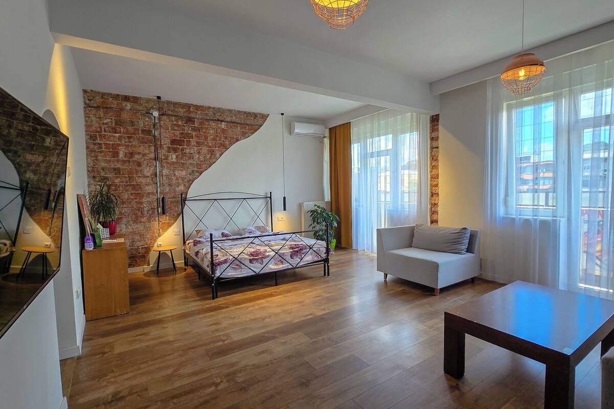 Exclusive Apartment | Iron/ironing board (on request), WiFi (free), bed sheets