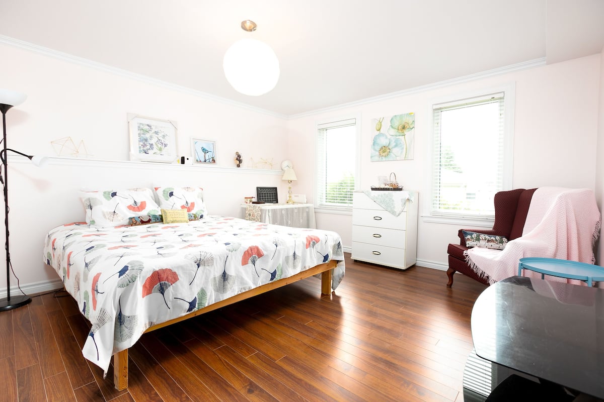 1 chambre, décoration personnalisée, ameublement personnalisé, bureau