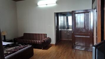 2 bedrooms, individually furnished, laptop workspace, rollaway beds