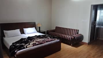 2 bedrooms, individually furnished, laptop workspace, rollaway beds
