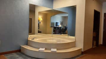 Executive Suite | Living room
