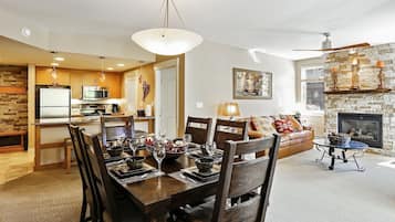Condo, 2 Bedrooms | Private kitchen | Oven, coffee/tea maker, toaster