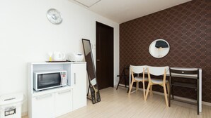 Living area - Yumeji Mansion (Osaka)