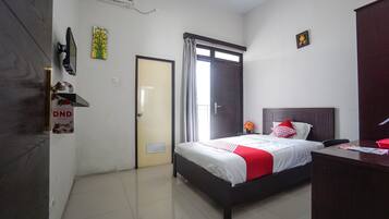 Kamar Single Standar | Meja kerja, Wi-Fi gratis, dan seprai linen
