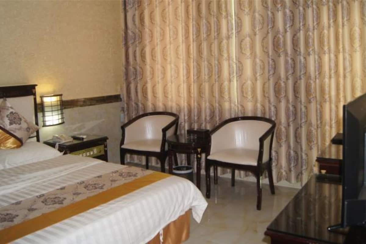 Superior Double Room | Desk, blackout drapes, free WiFi, bed sheets