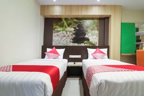 Ropa de cama hipoalergénica, escritorio, wifi gratis y ropa de cama 