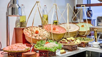 Daily buffet breakfast (VND 150000 per person)