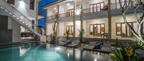 Outdoor pool, sun loungers