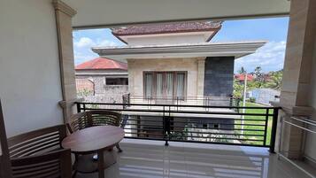 Kamar Standar | Balkon