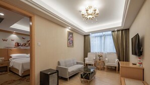 Living area - Vienna Hotel Shanghai International Tourist Resort Xiuyan Road Metro Station Bra (Shanghai)
