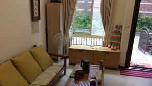 Lobby sitting area - Vincent & Amy B&B (New Taipei City)