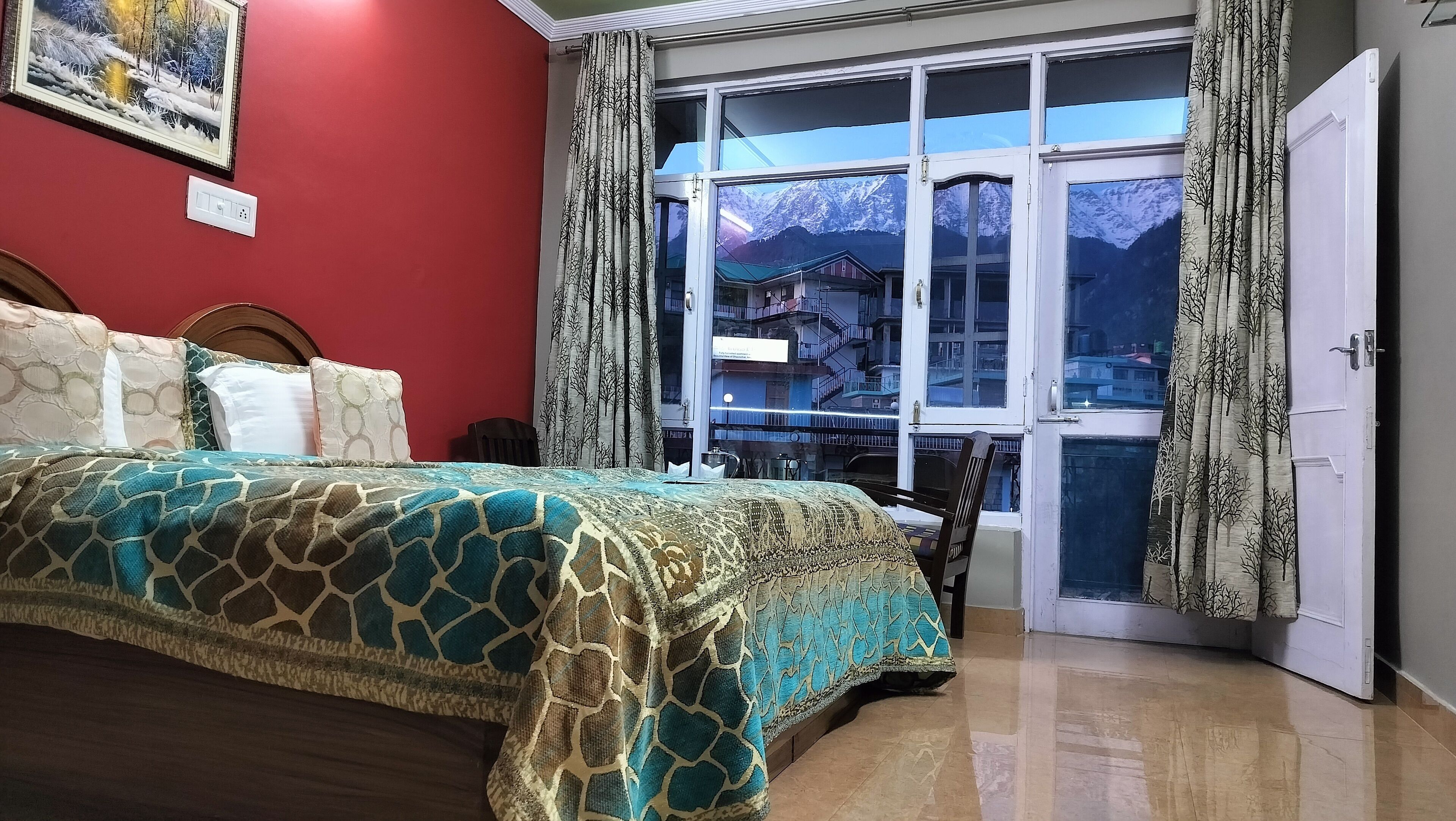 Classic Double Room | Pillowtop beds, in-room safe, iron/ironing board, free WiFi