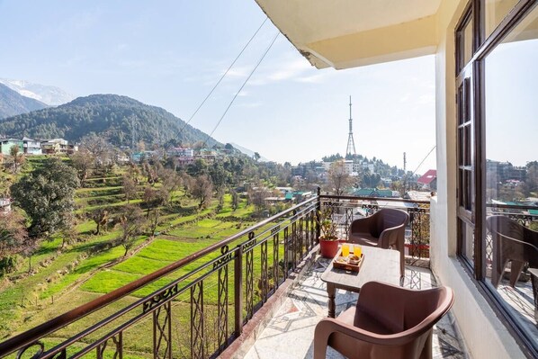 Classic Double Room | Balcony - Hotel Snow Crest Inn (Dharamshala)
