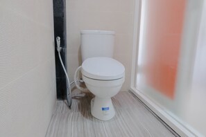 Phòng đôi Tiêu chuẩn | Phòng tắm | Buồng tắm vòi sen, khăn tắm 