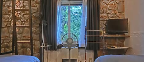 Twin Room | Free WiFi