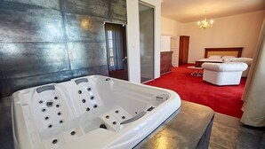 Superior Room, 1 King Bed, Hot Tub | Private spa tub - Hotel Dvorac Gjalski (Zabok)