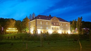 Property grounds - Hotel Dvorac Gjalski (Zabok)