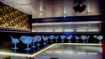 2 bars/lounges, poolside bar