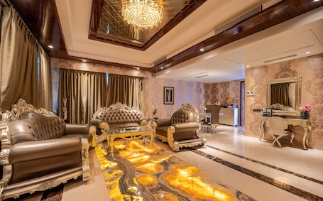 Presidential Suite | Living area | Smart TV, table tennis