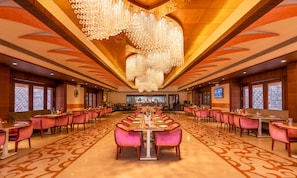 Restaurant - Crescent Spa And Resorts Indore (Indore)