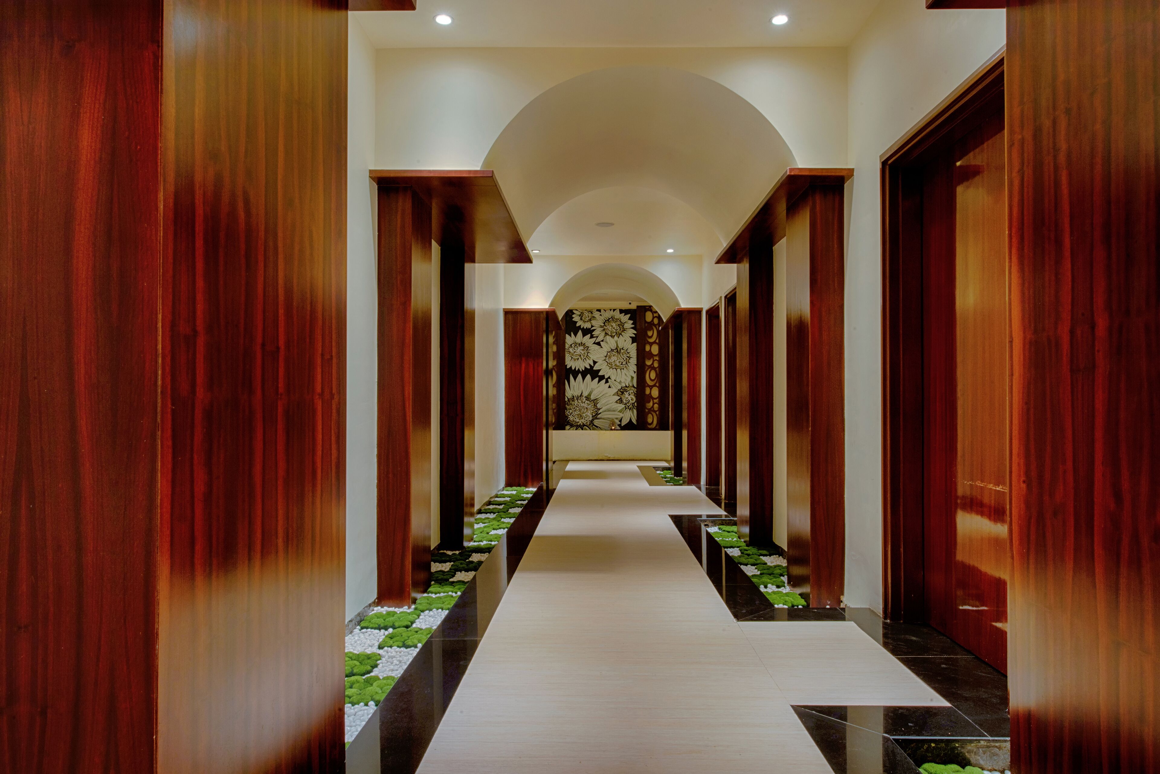 Couples treatment rooms, steam room, aromatherapy, deep-tissue massages