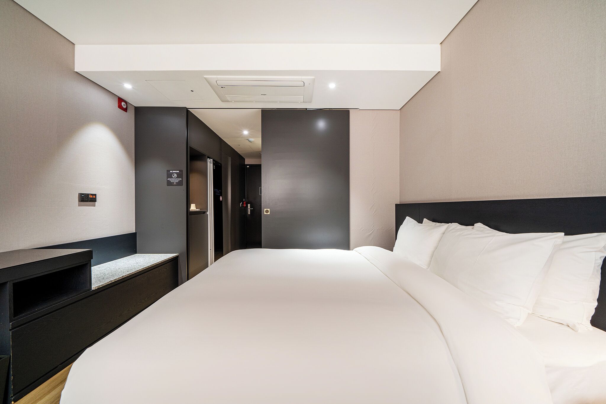 standard double room, non smoking, city view | 1 bedroom, down duvets, in-room safe, desk