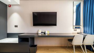 Down comforters, in-room safe, desk, blackout drapes