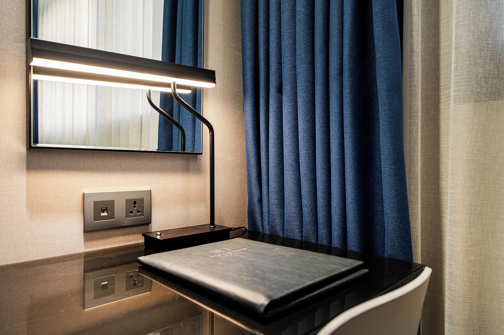 business triple room | 1 bedroom, down duvets, in-room safe, desk