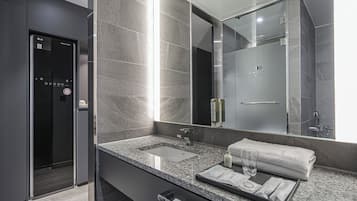 Down duvets, in-room safe, desk, blackout curtains