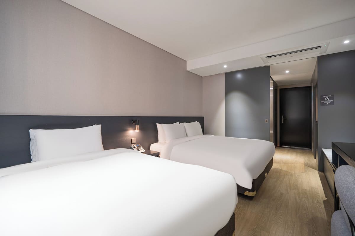 Premium Twin Room | Down duvets, in-room safe, desk, blackout curtains