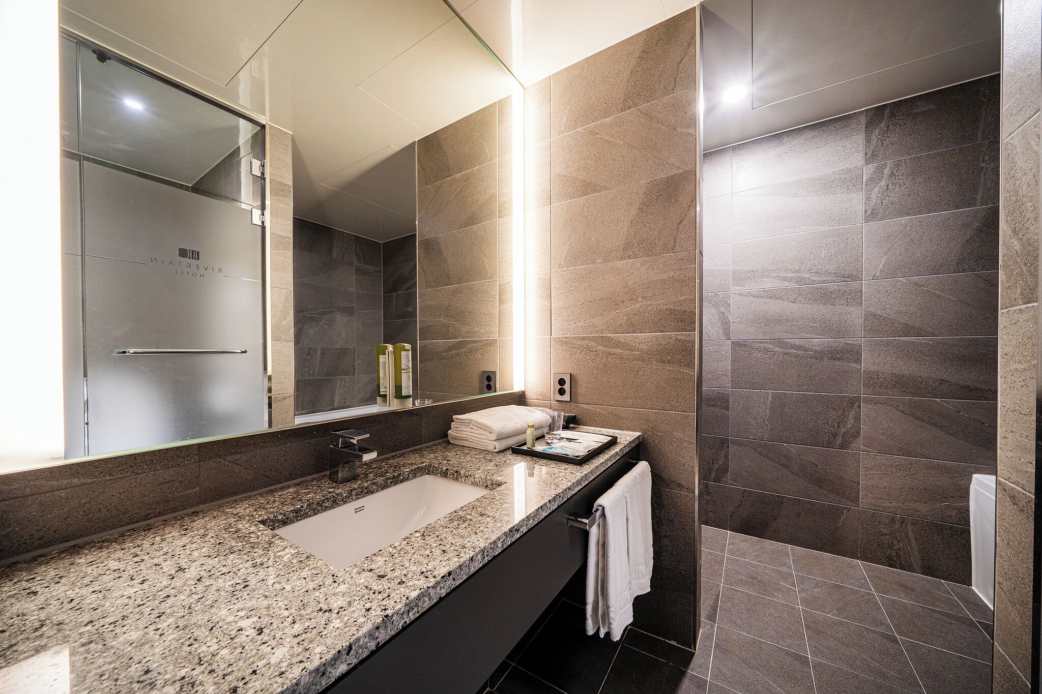 standard double room, non smoking, city view | bathroom | shower, designer toiletries, hair dryer, bathrobes