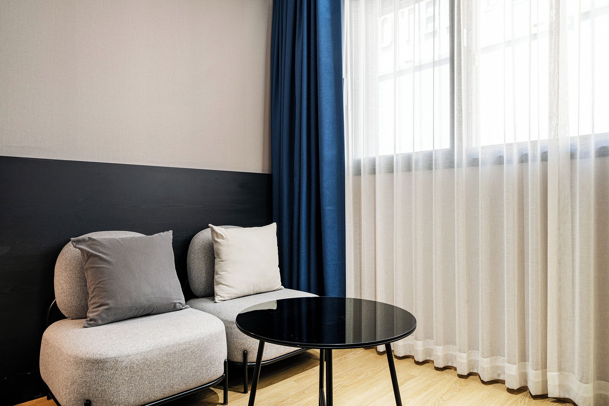 standard double room, non smoking, city view | 1 bedroom, down duvets, in-room safe, desk