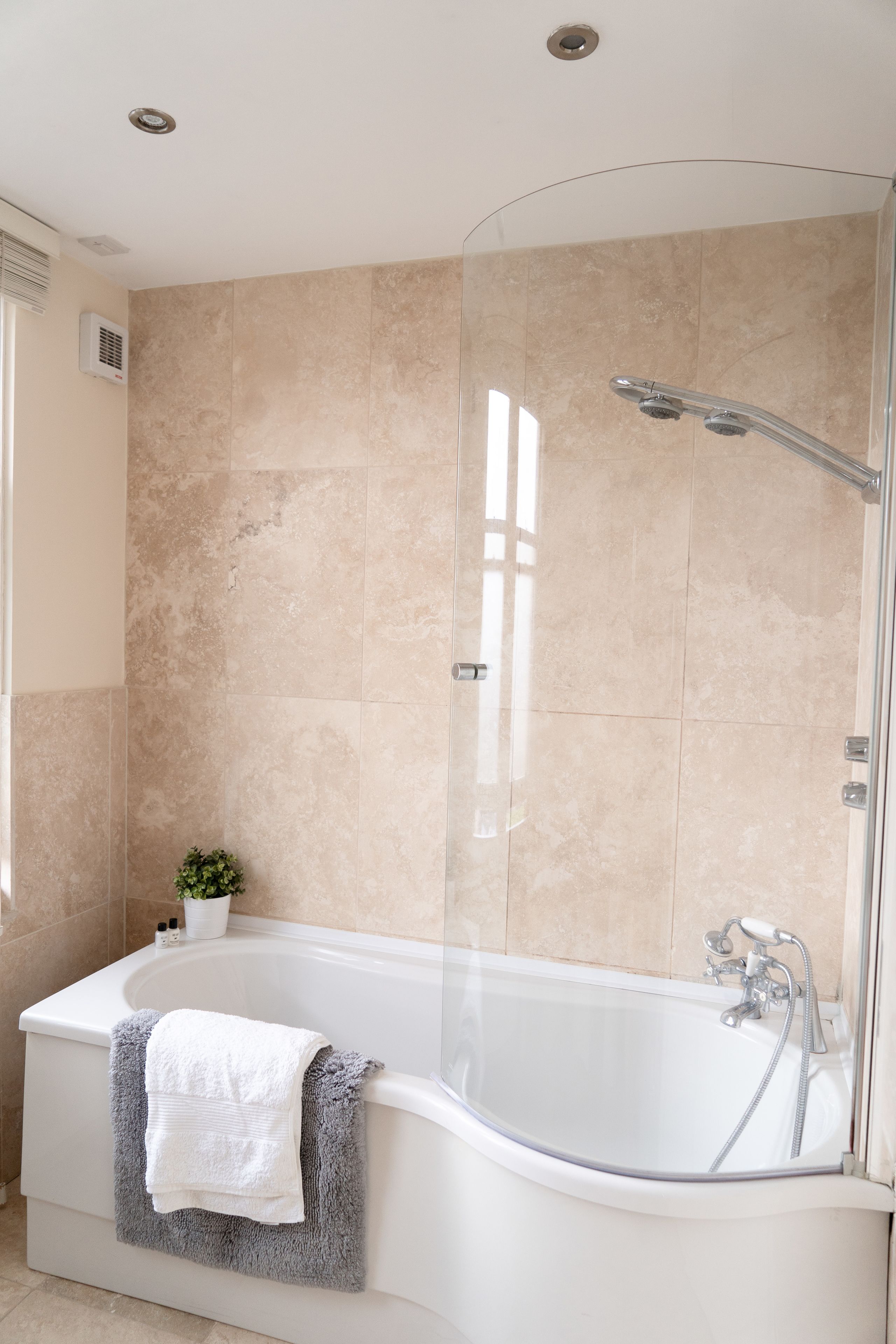 Superior Apartment, Ensuite, Garden View | Bathroom | Towels