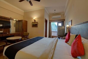 Habitación doble Deluxe | Ropa de cama de alta calidad, edredón y camas con efecto memoria 