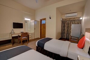 Habitación doble Deluxe de uso individual | Ropa de cama de alta calidad, edredón y camas con efecto memoria 
