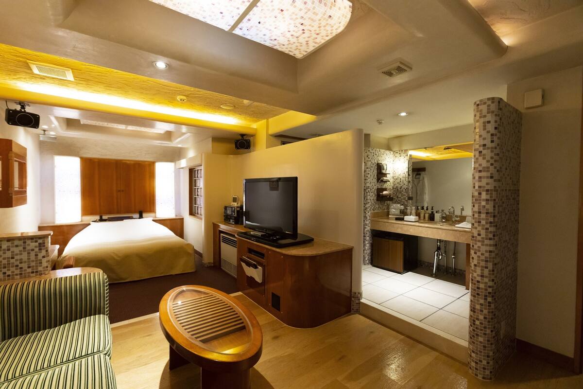 Deluxe Double Room | Desk, blackout drapes, soundproofing, iron/ironing board (on request)
