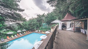 Piscine extérieure (ouverte en saison)