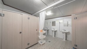 Shower, towels - Couplestar in Forest Glamping (Hoengseong)
