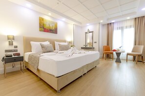 Chambre Triple (with Sofa Bed) | Vue sur la ville